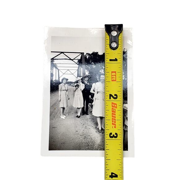 Vtg Friends Posing Together on Bridge Original Monochrome Photo Found Snapshot - Picture 2 of 4